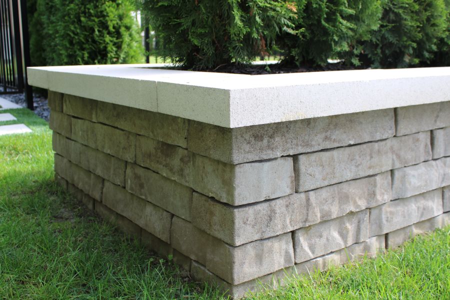 Como Cap Quarry White with Ravello Wall Shale